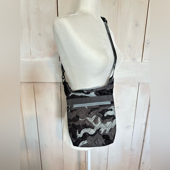 Lug Skipper Small Nylon Grey Black Camo Quilted‎ Crossbody Travel Crossbody Bag - Picture 1 of 9